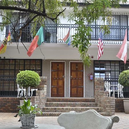 A Knights Rest Guesthouse Pretoria-Noord エクステリア 写真