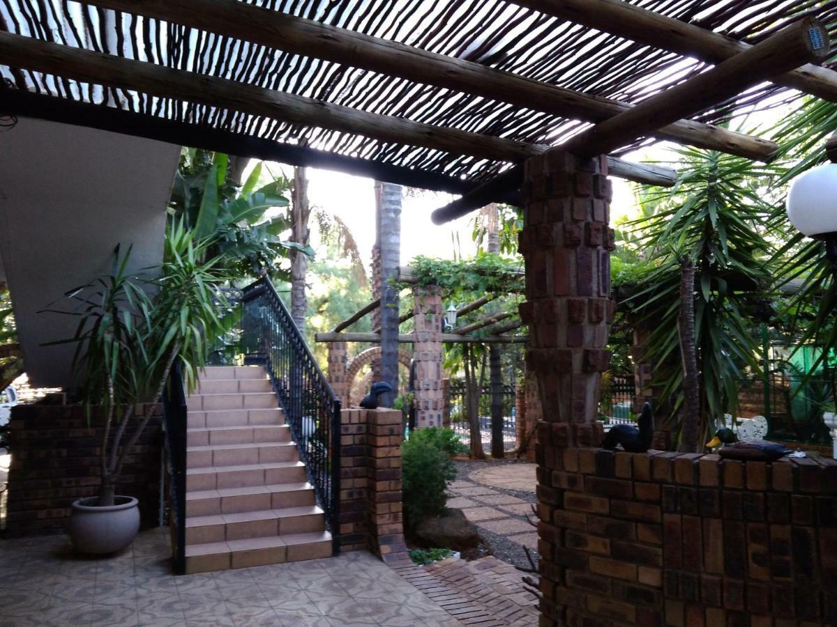 A Knights Rest Guesthouse Pretoria-Noord エクステリア 写真