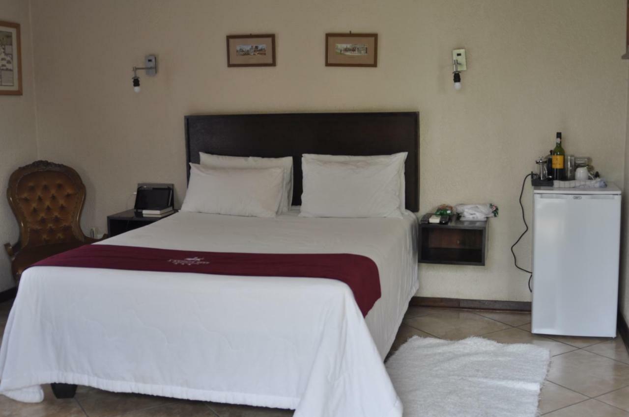 A Knights Rest Guesthouse Pretoria-Noord エクステリア 写真