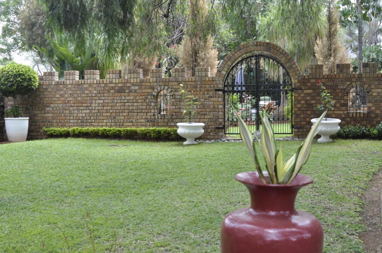 A Knights Rest Guesthouse Pretoria-Noord エクステリア 写真