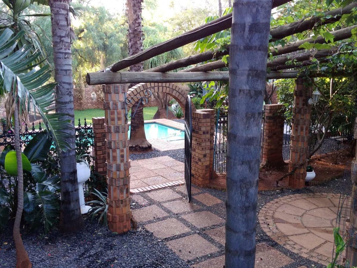A Knights Rest Guesthouse Pretoria-Noord エクステリア 写真