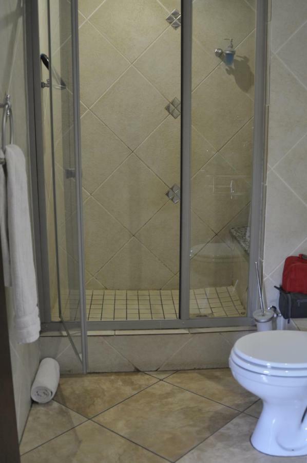 A Knights Rest Guesthouse Pretoria-Noord エクステリア 写真