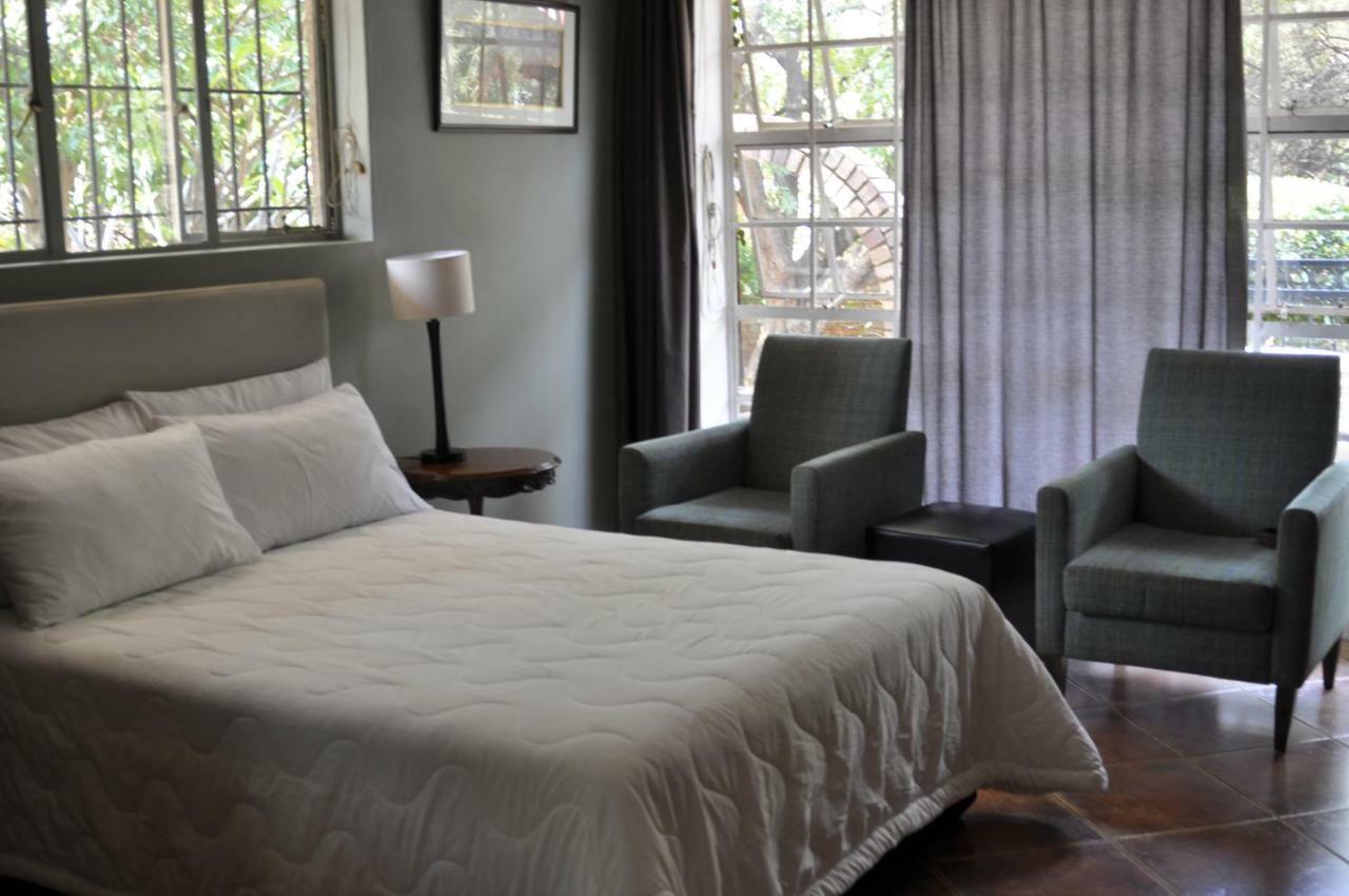 A Knights Rest Guesthouse Pretoria-Noord エクステリア 写真