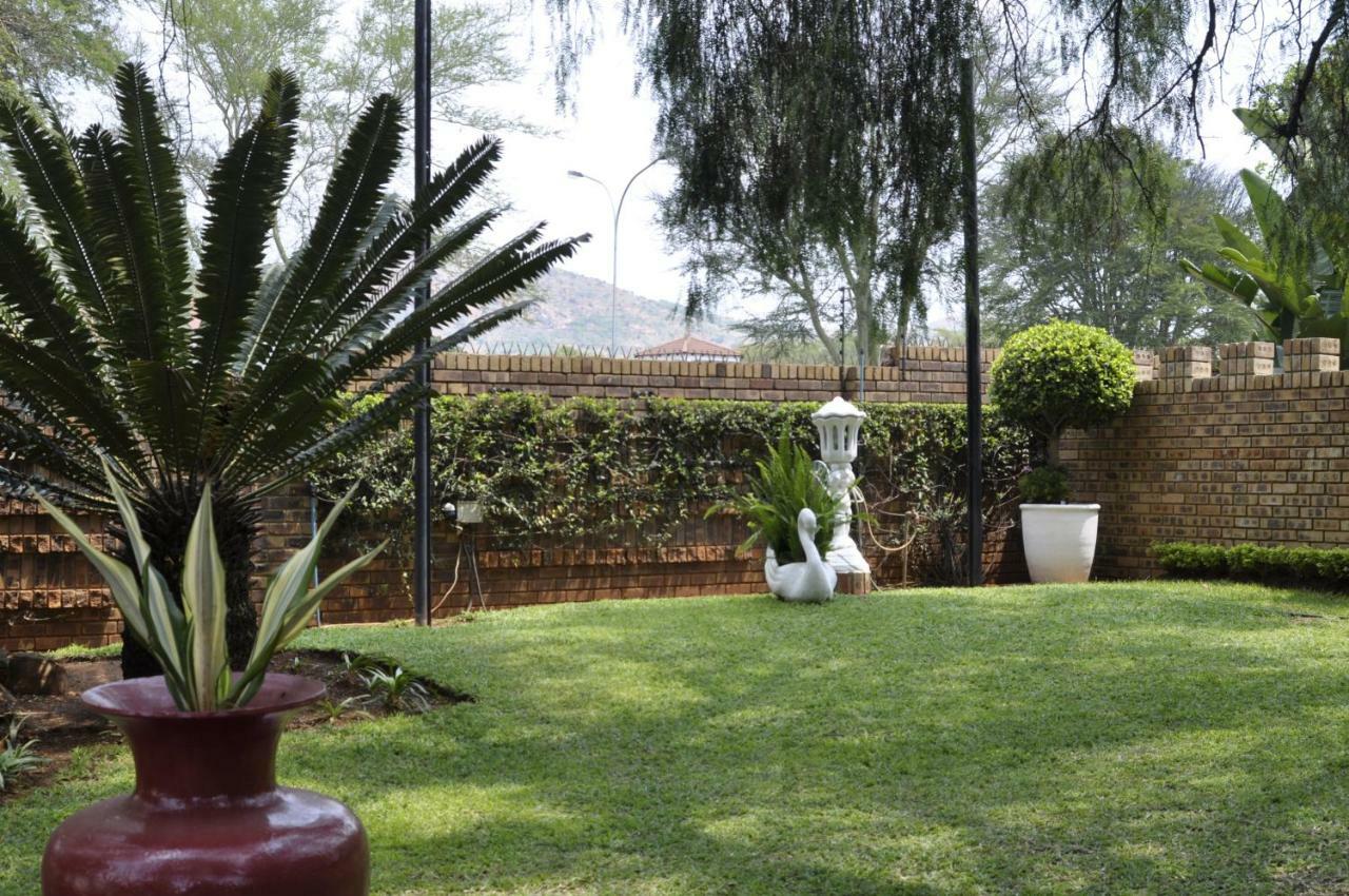 A Knights Rest Guesthouse Pretoria-Noord エクステリア 写真