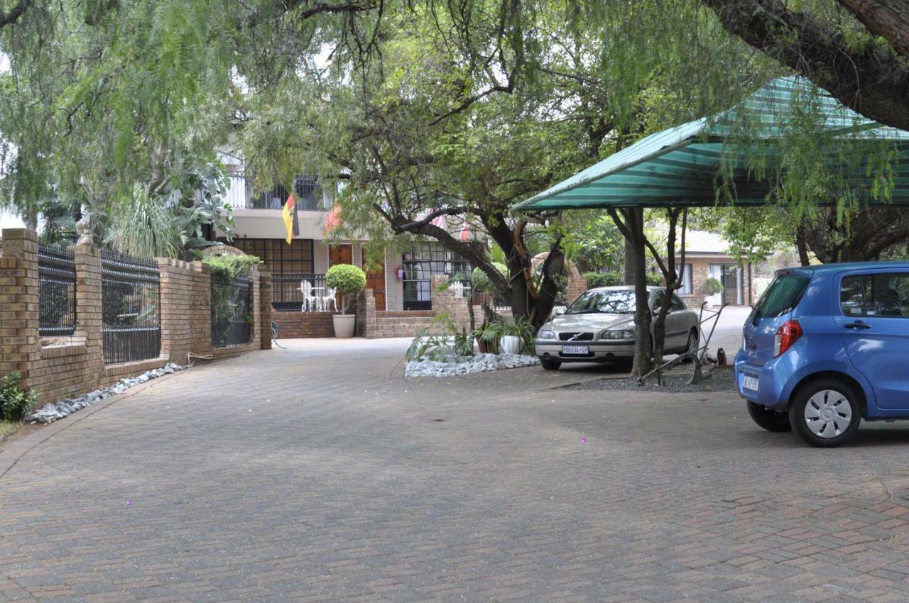 A Knights Rest Guesthouse Pretoria-Noord エクステリア 写真