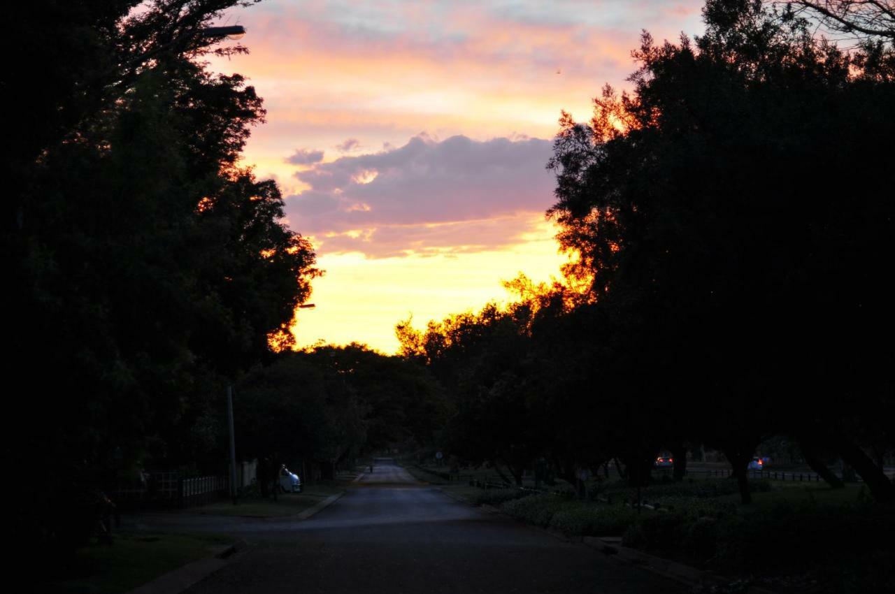 A Knights Rest Guesthouse Pretoria-Noord エクステリア 写真